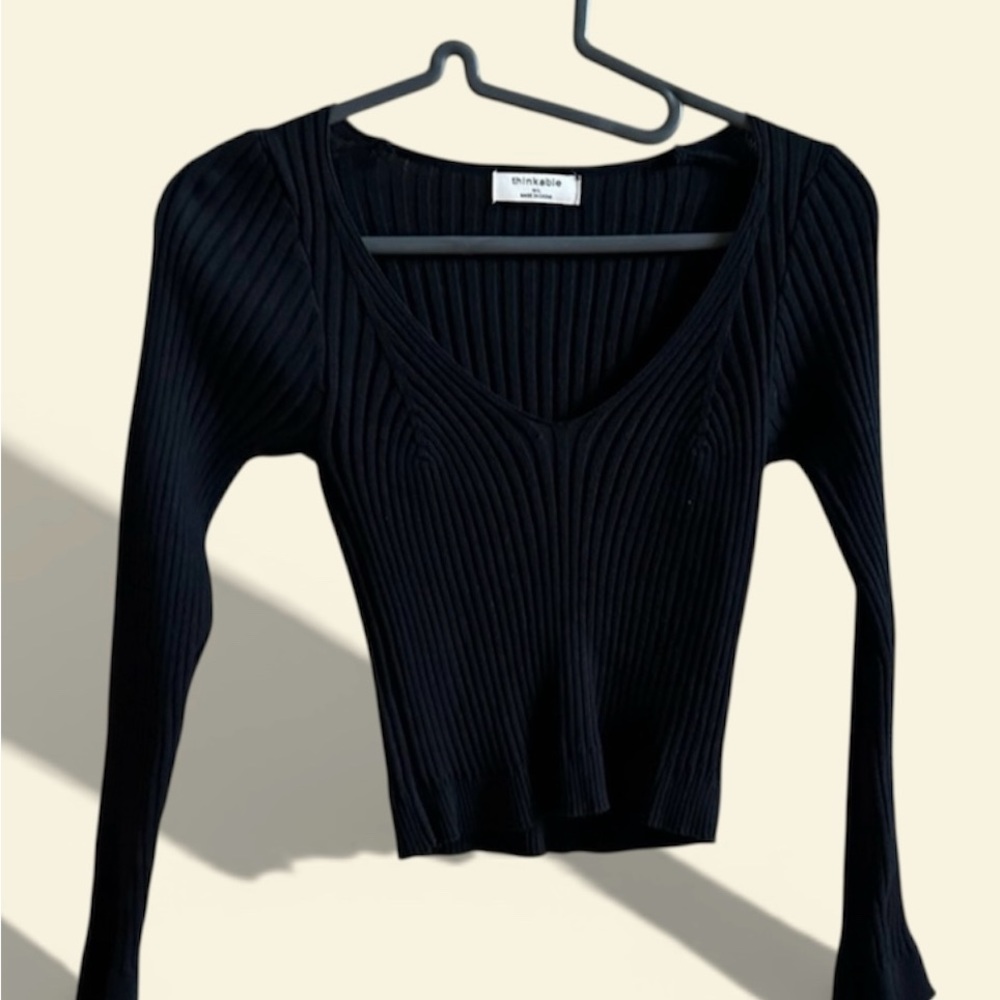 Black Ribbed vneck Crop Top - Picture 1 of 3